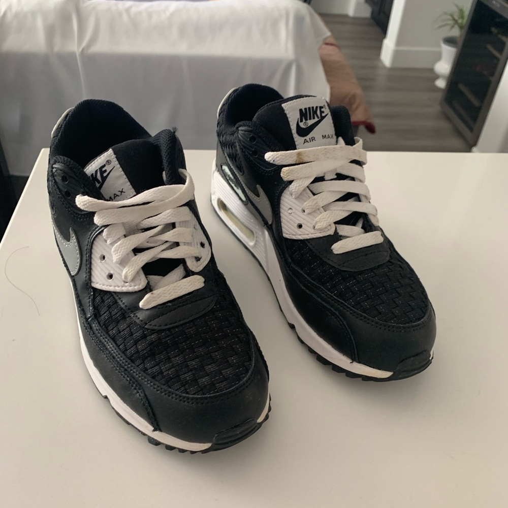 Nike Air Max 90: Black & White